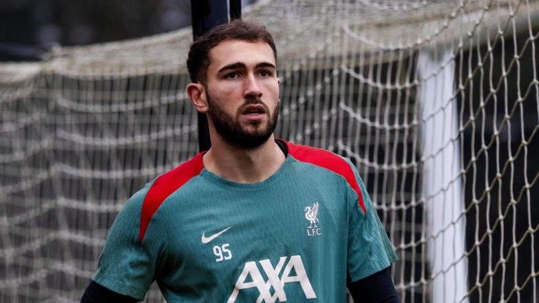 ليفربول يعلن إعارة هارفي ديفيز إلى كراولي تاون