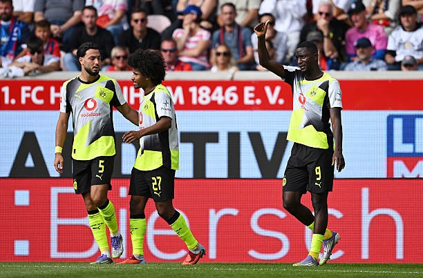 بوروسيا دورتموند يحقق فوزًا هامًا أمام هايدنهايم